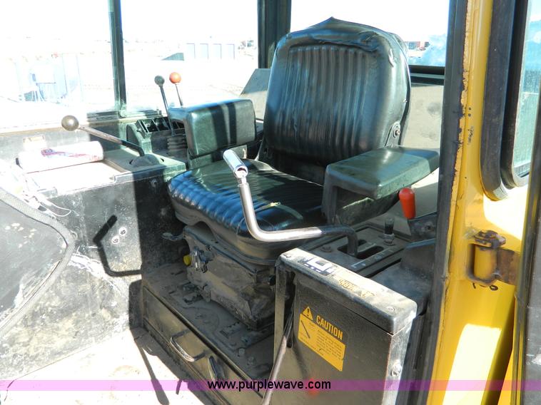 image for item D8609 1988 John Deere 850B Long Track dozer