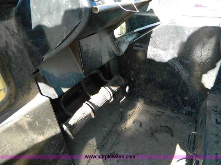 image for item D8609 1988 John Deere 850B Long Track dozer