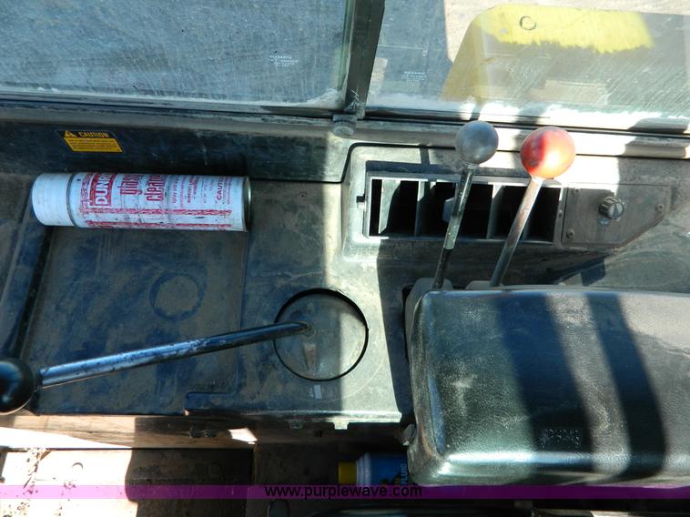 image for item D8609 1988 John Deere 850B Long Track dozer