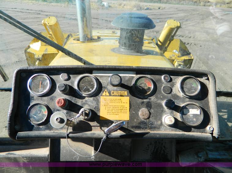 image for item D8609 1988 John Deere 850B Long Track dozer