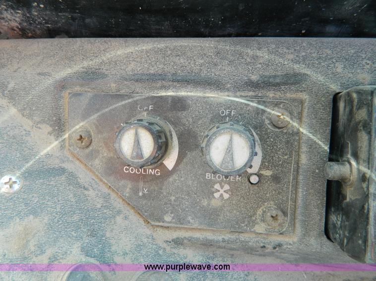 image for item D8609 1988 John Deere 850B Long Track dozer