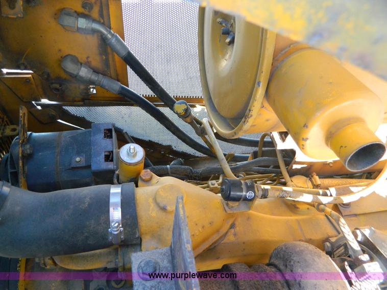 image for item D8609 1988 John Deere 850B Long Track dozer