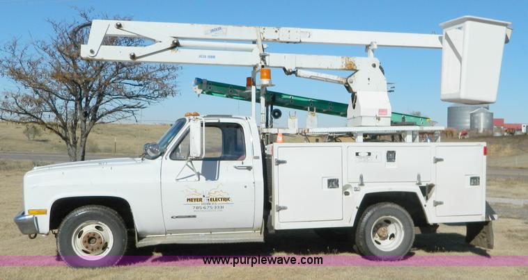 image for item D8610 1989 Chevrolet R3500 utility pickup truck