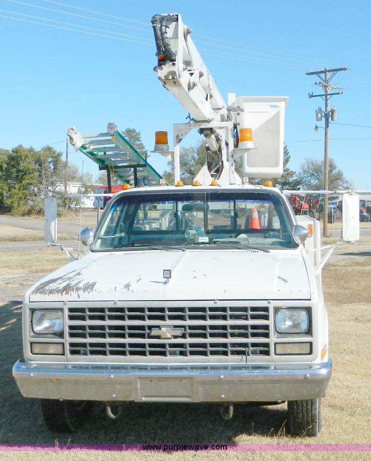 image for item D8610 1989 Chevrolet R3500 utility pickup truck