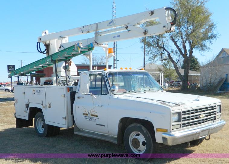 image for item D8610 1989 Chevrolet R3500 utility pickup truck