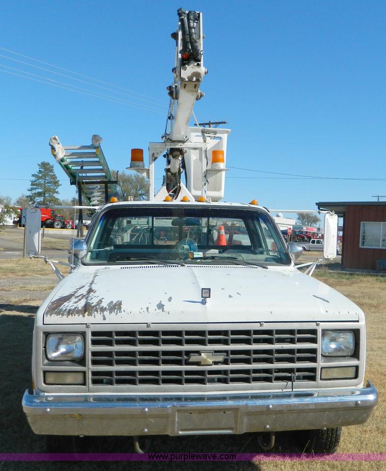 image for item D8610 1989 Chevrolet R3500 utility pickup truck