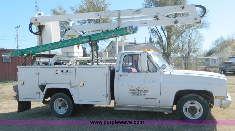 image for item D8610 1989 Chevrolet R3500 utility pickup truck