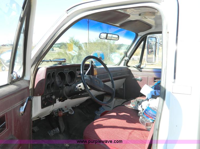 image for item D8610 1989 Chevrolet R3500 utility pickup truck