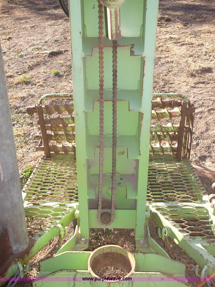 image for item G9400 Dig-r-mobile 550 auger drill