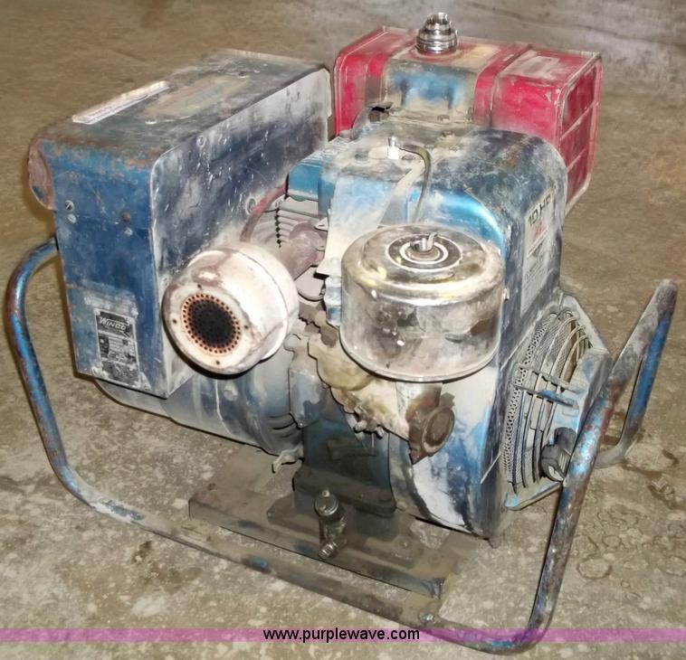 image for item G9409 Winco 4.05BM 4,500 watt generator