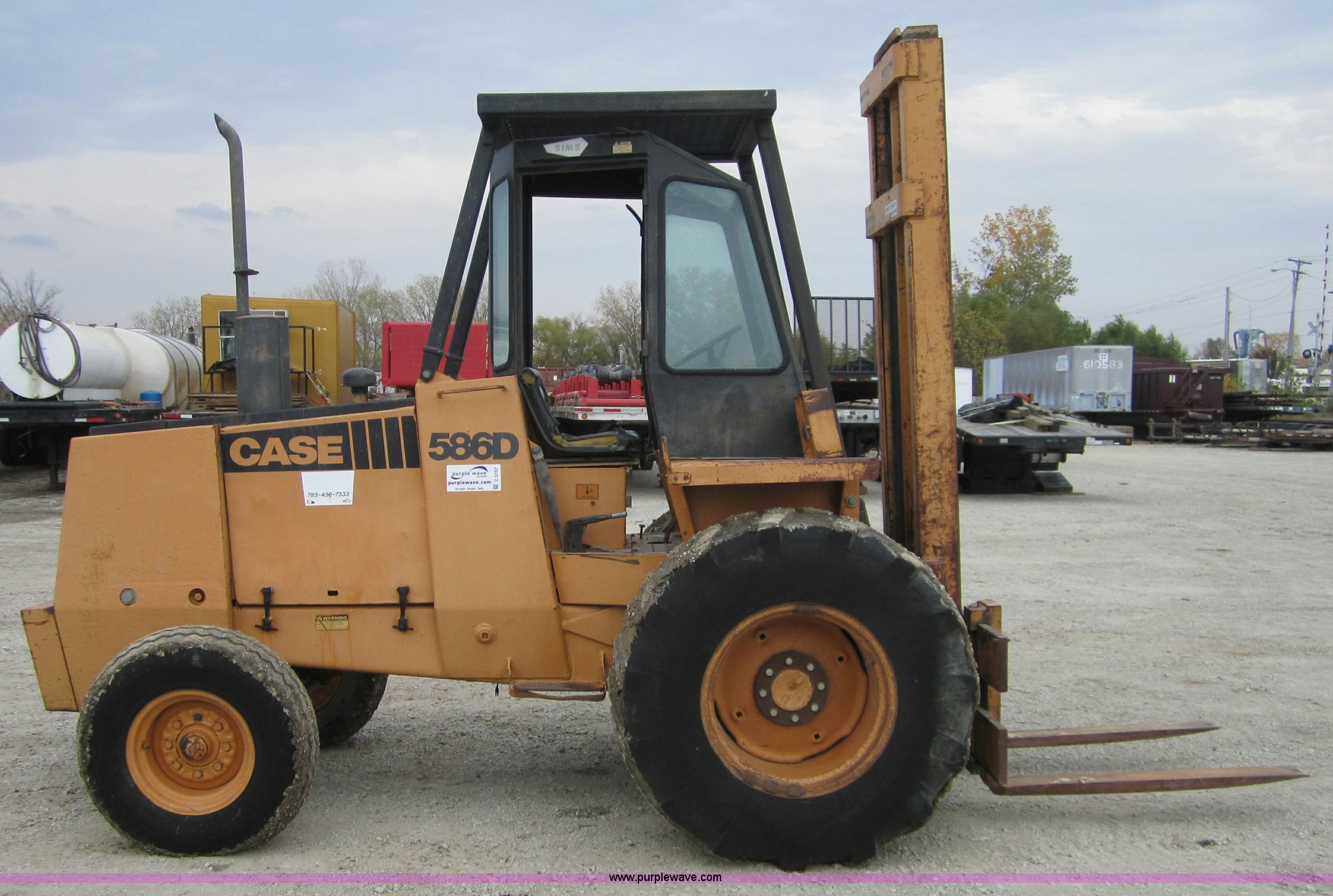 Case 586D forklift in Chanute, KS Item C5157 sold Purple Wave