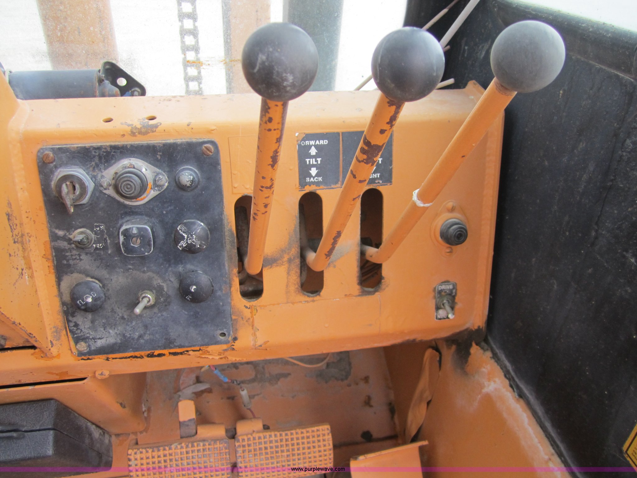case-586d-forklift-in-chanute-ks-item-c5157-sold-purple-wave
