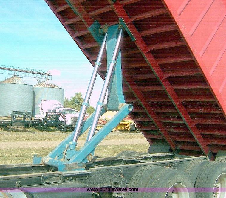 image for item A1544 1987 Kenworth T600 dump truck