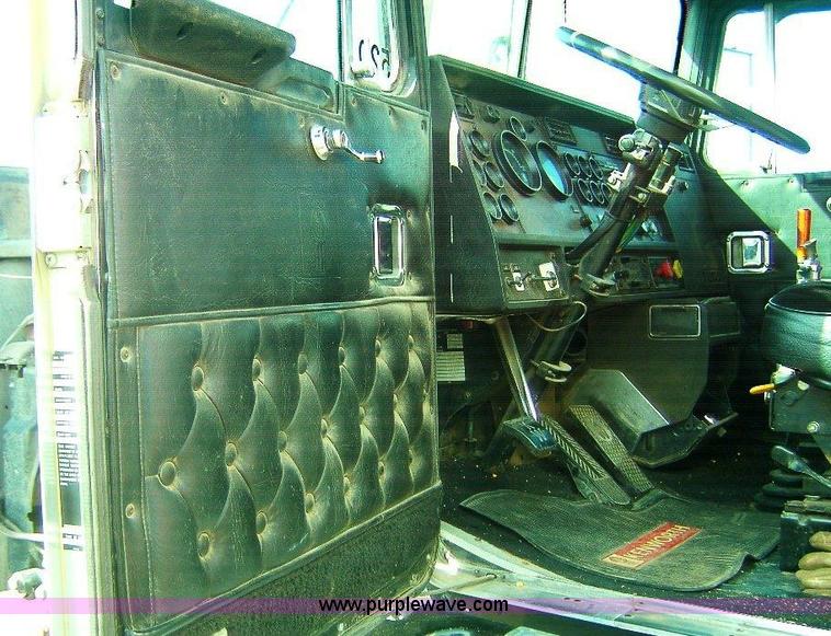 image for item A1544 1987 Kenworth T600 dump truck