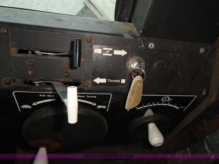 image for item A3301 1978 Gleaner K2 combine