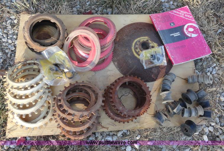 image for item A3499 John Deere 7000 six row planter