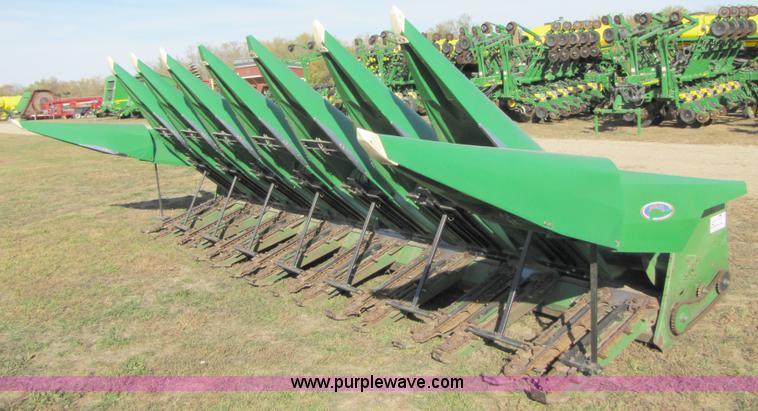image for item A4604 John Deere 843 8 row corn head