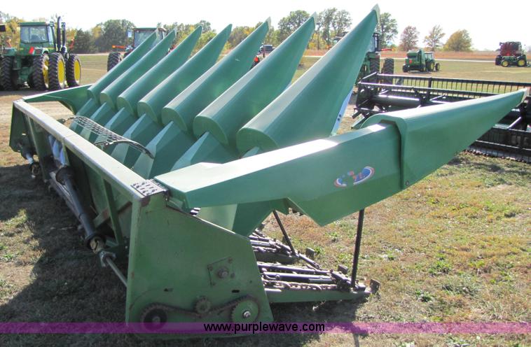 image for item A4604 John Deere 843 8 row corn head