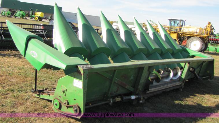 image for item A4604 John Deere 843 8 row corn head