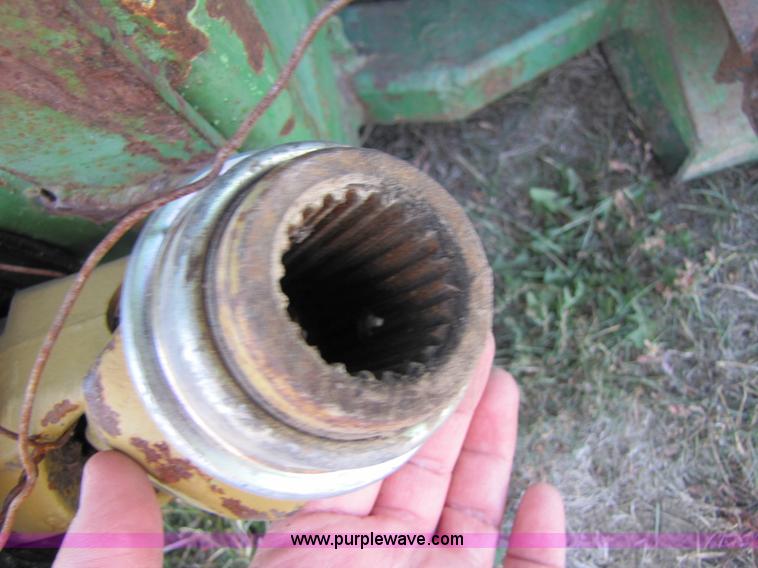 image for item A4604 John Deere 843 8 row corn head