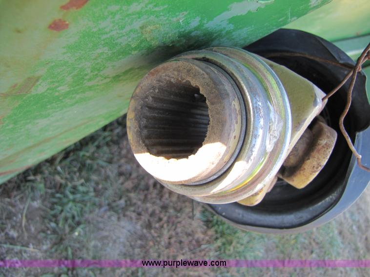 image for item A4604 John Deere 843 8 row corn head