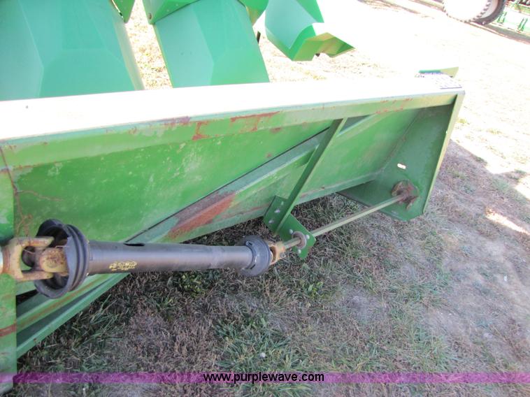image for item A4604 John Deere 843 8 row corn head