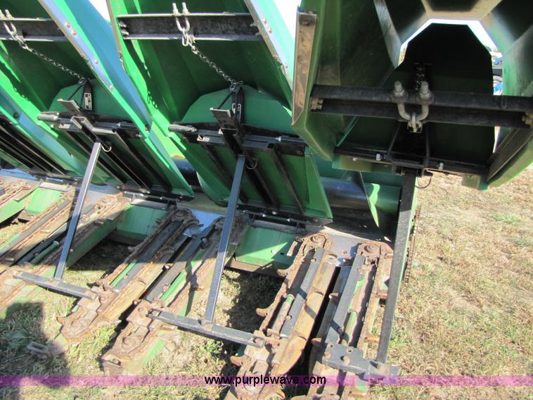 image for item A4604 John Deere 843 8 row corn head