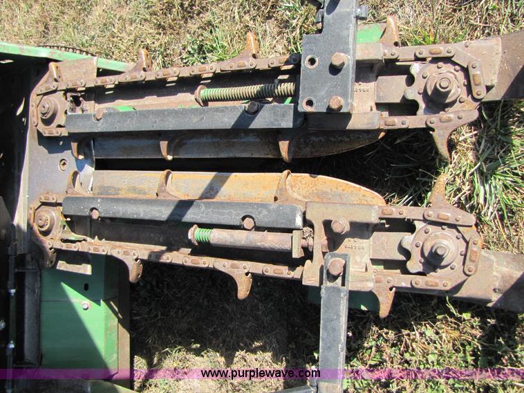 image for item A4604 John Deere 843 8 row corn head