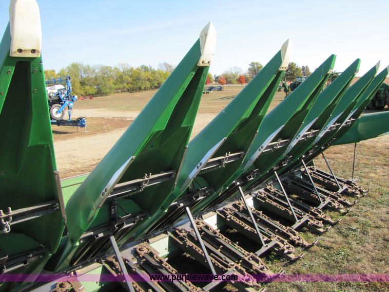 image for item A4604 John Deere 843 8 row corn head