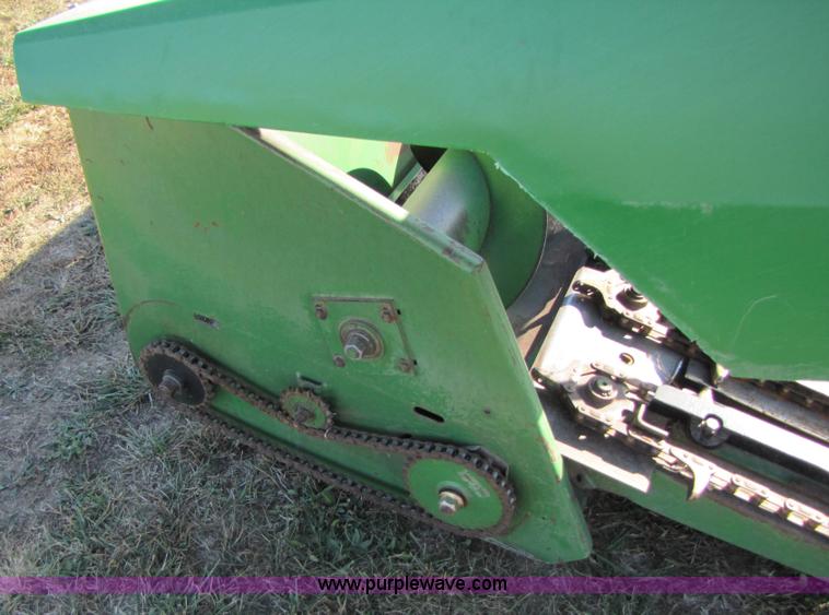 image for item A4604 John Deere 843 8 row corn head