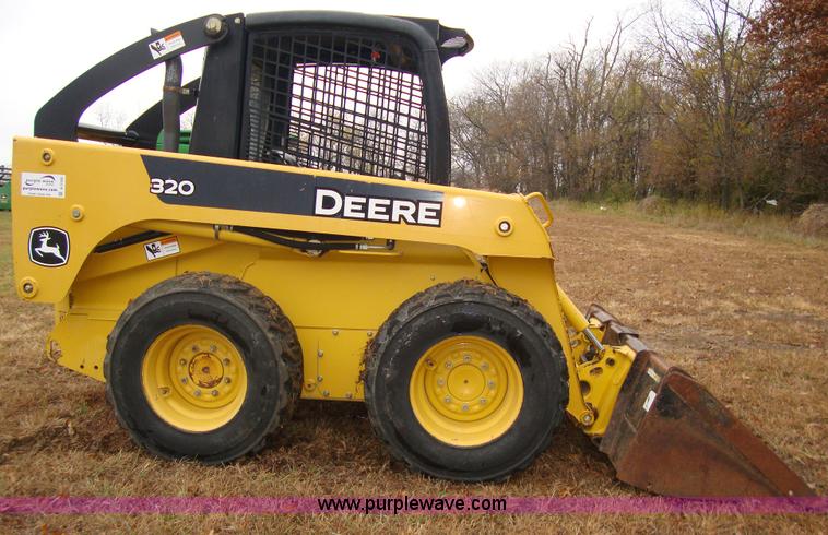 image for item A5163 2005 John Deere 320 skid loader