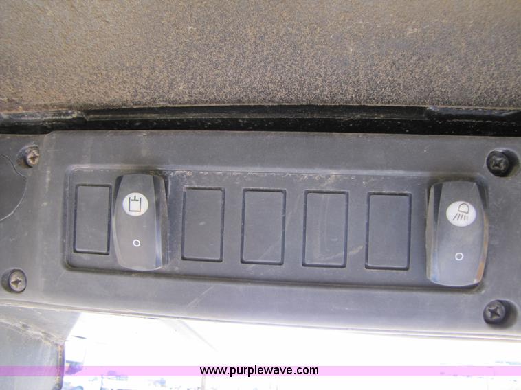 image for item A5163 2005 John Deere 320 skid loader