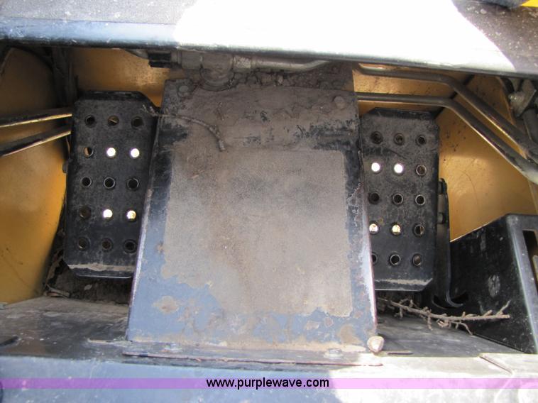 image for item A5163 2005 John Deere 320 skid loader