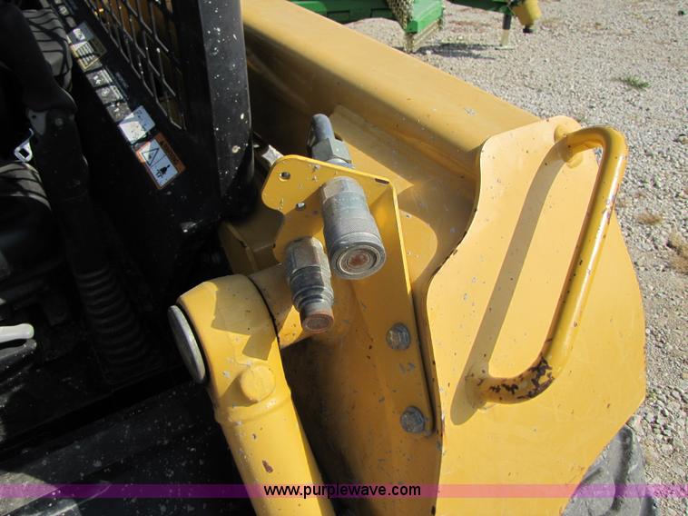 image for item A5163 2005 John Deere 320 skid loader