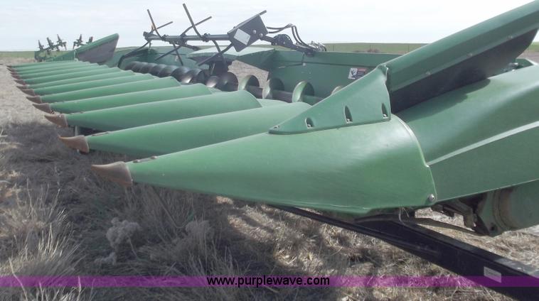 image for item A5356 2006 John Deere 1293 12 row corn head