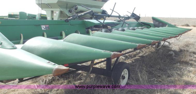 image for item A5356 2006 John Deere 1293 12 row corn head