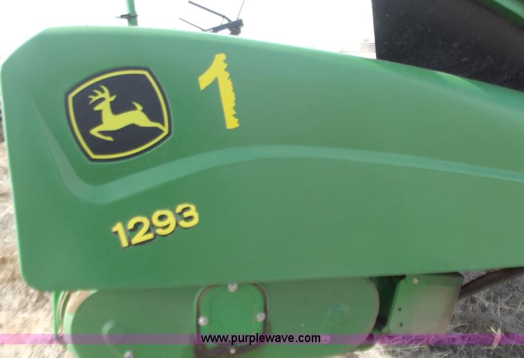 image for item A5356 2006 John Deere 1293 12 row corn head