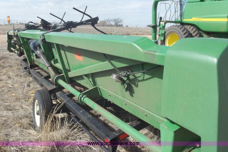 image for item A5356 2006 John Deere 1293 12 row corn head