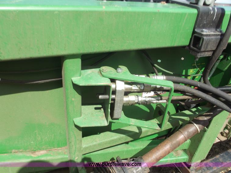 image for item A5356 2006 John Deere 1293 12 row corn head