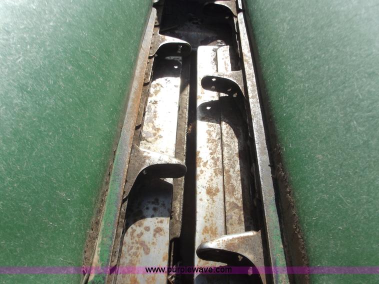 image for item A5356 2006 John Deere 1293 12 row corn head