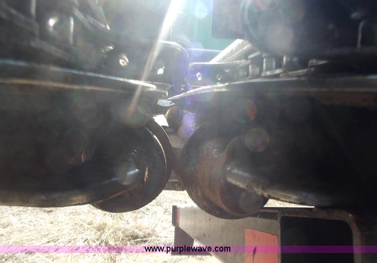 image for item A5356 2006 John Deere 1293 12 row corn head