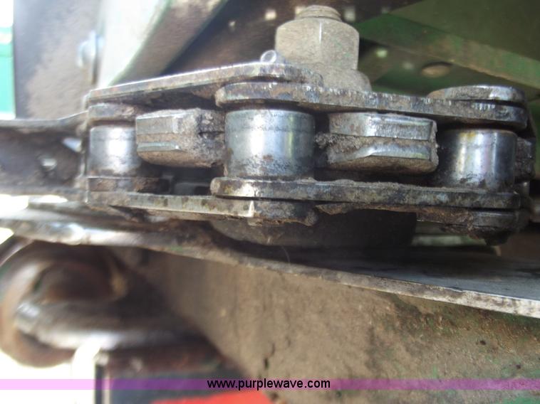 image for item A5356 2006 John Deere 1293 12 row corn head