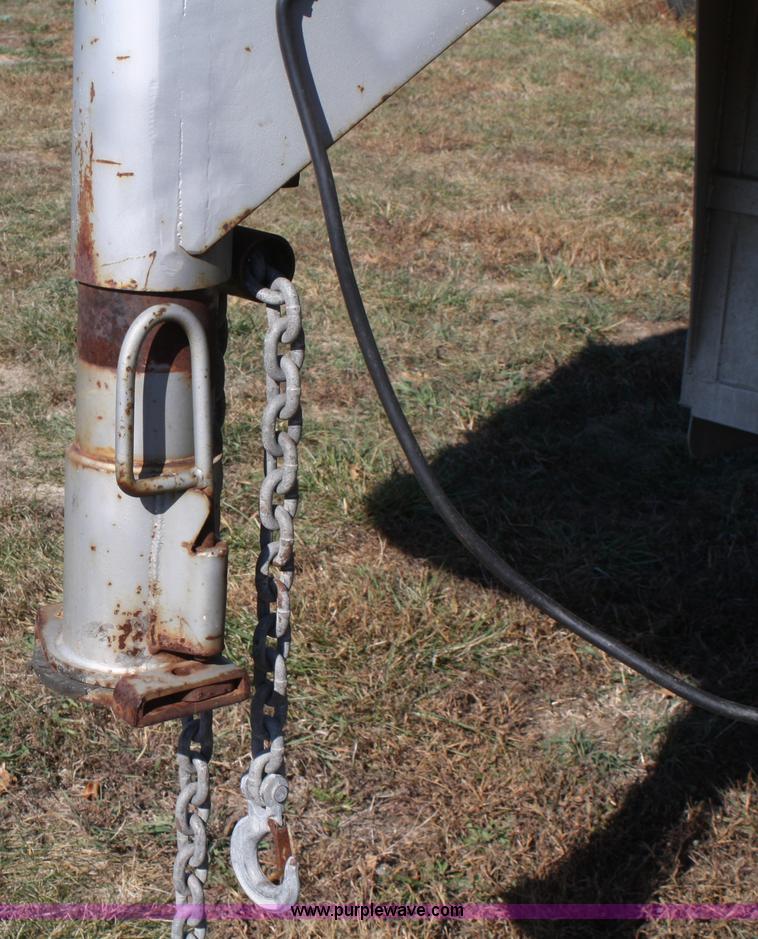 image for item A6528 1994 Sooner gooseneck horse trailer