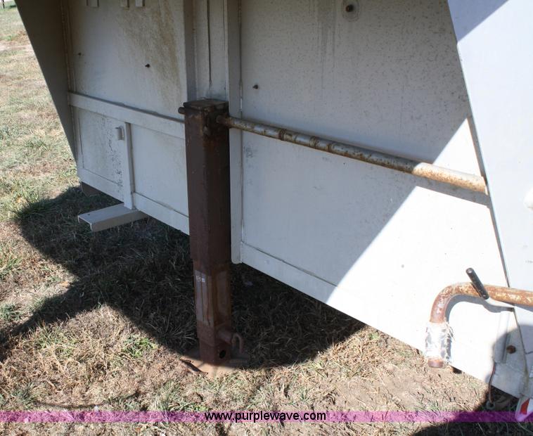 image for item A6528 1994 Sooner gooseneck horse trailer