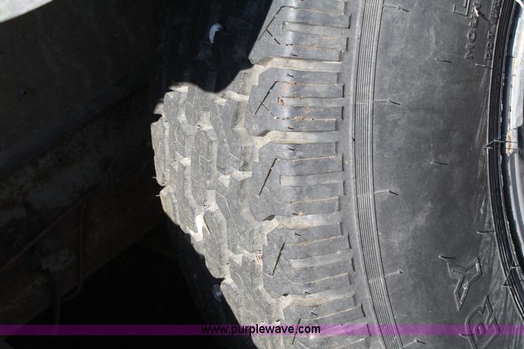 image for item A6528 1994 Sooner gooseneck horse trailer