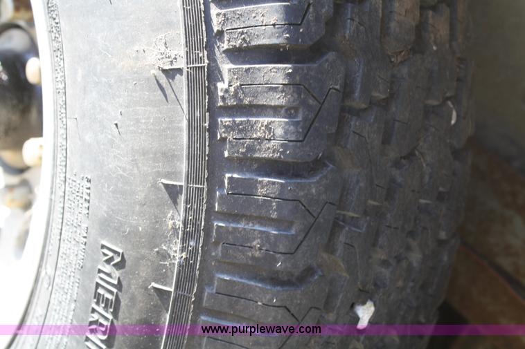 image for item A6528 1994 Sooner gooseneck horse trailer