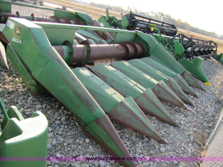 image for item B2003 John Deere 653A row crop header