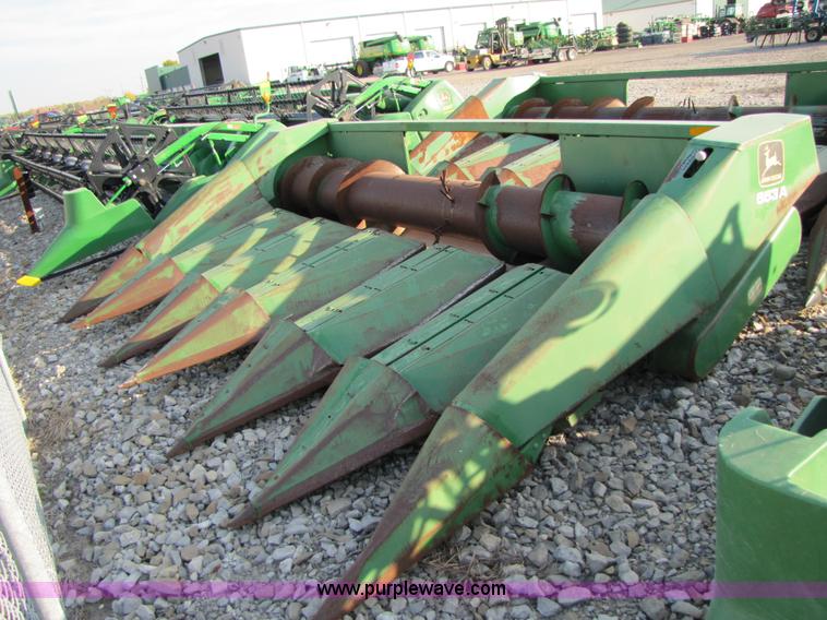 image for item B2003 John Deere 653A row crop header
