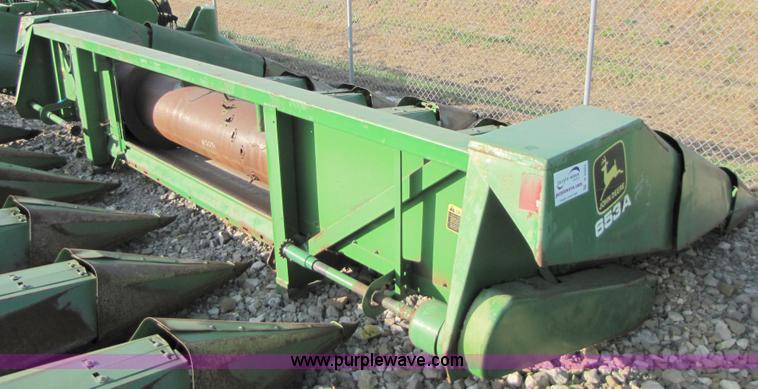 image for item B2003 John Deere 653A row crop header