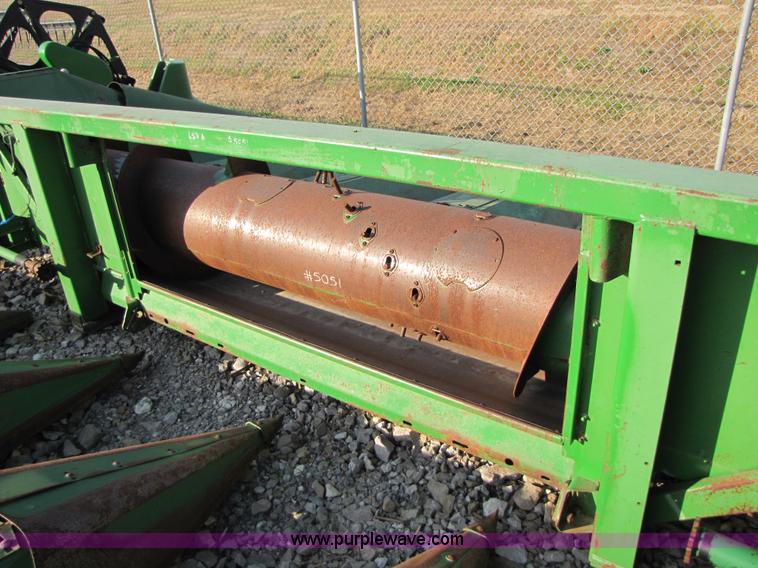 image for item B2003 John Deere 653A row crop header
